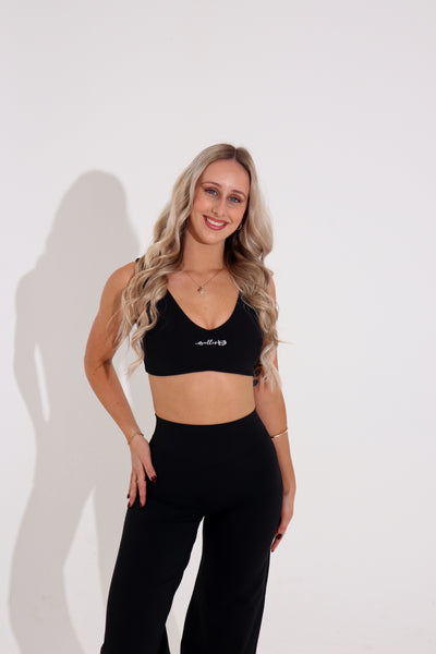 Calm Crop - Soft Black