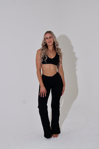 Worthy Cross Over Flares - Black