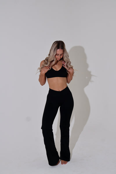 Worthy Cross Over Flares - Black