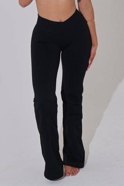 Worthy Cross Over Flares - Black