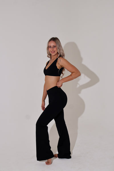 Worthy Cross Over Flares - Black