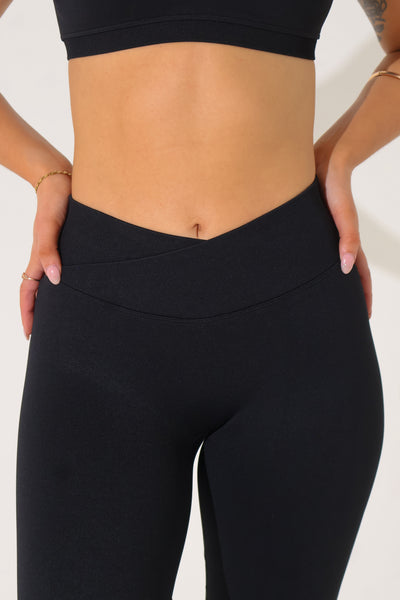 Worthy Cross Over Flares - Black