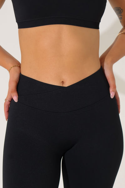Worthy Cross Over Flares - Black
